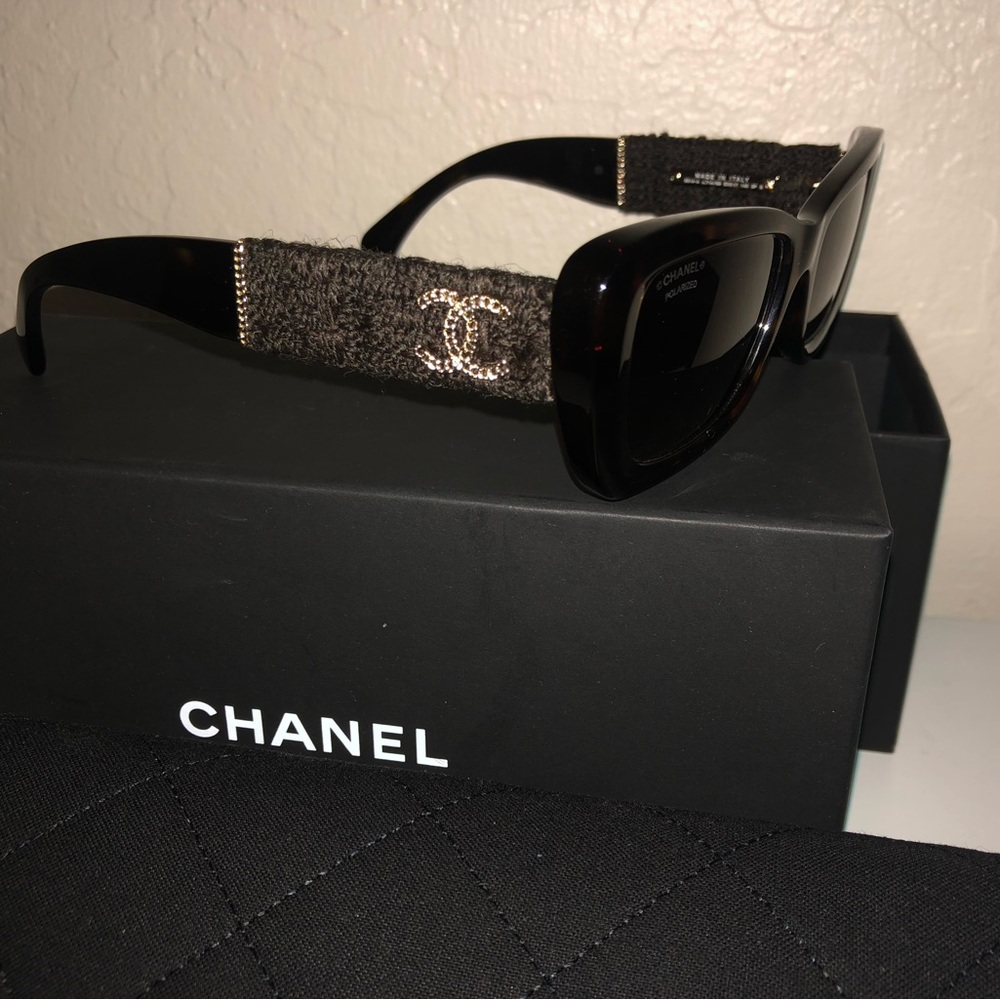 New CHANEL fabric quilted Black Sunglasses with Quilted Case - Picture 4 of 5